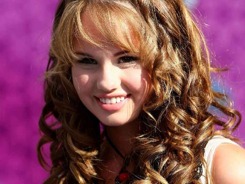 Is curly hair in style 2021