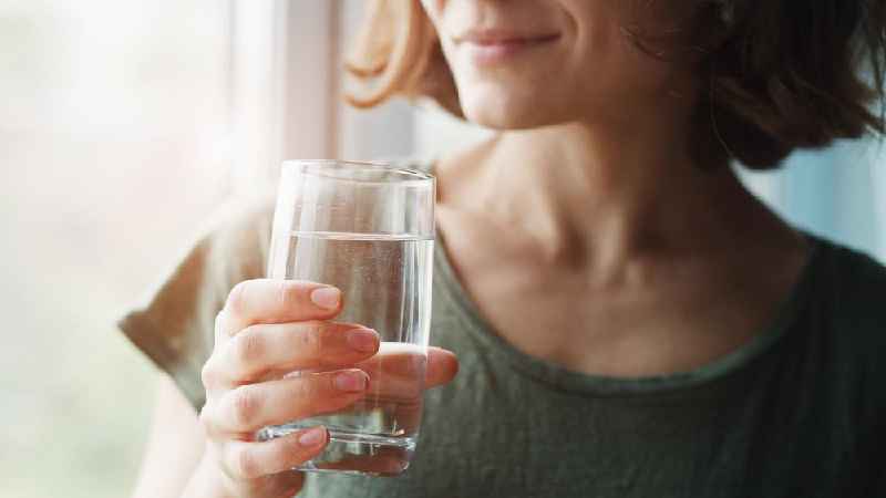 Is drinking water good for your nails