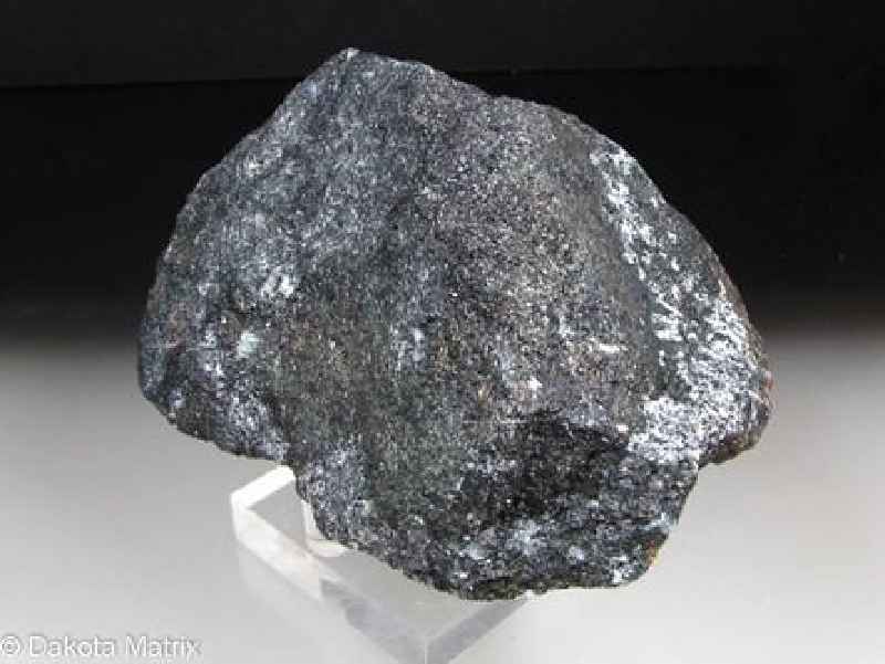 Is iron a mineral or element