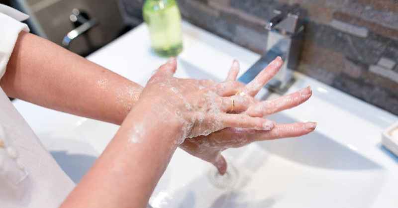 What are the 8 steps to washing your hands