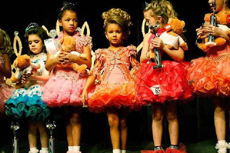 What are the disadvantages of child beauty pageants