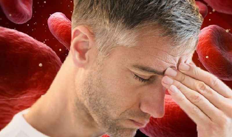 What are the symptoms of vitamin B7 deficiency