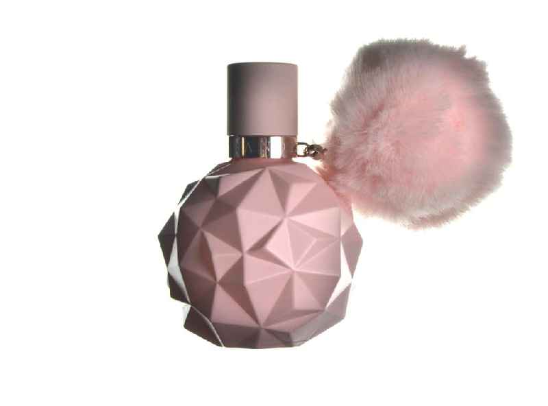What does Ariana Grande perfume smell like