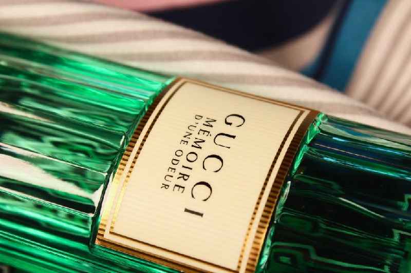 What does Gucci memoire d'une odeur smell like