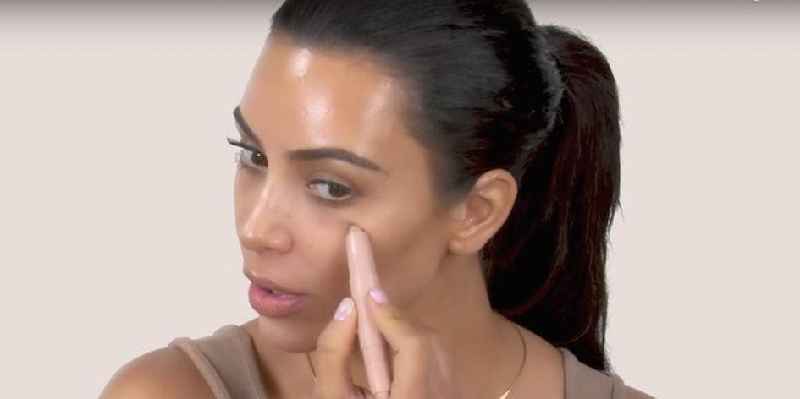 What does Kim Kardashian use on her lashes