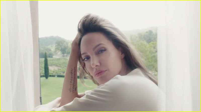 What fragrance does Angelina Jolie wear