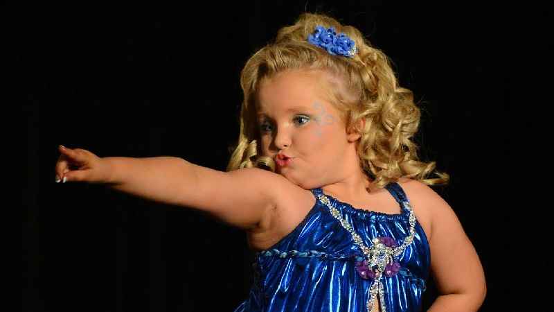 What happens in a child beauty pageant