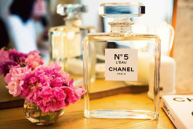What ingredients are in Chanel No 5 perfume