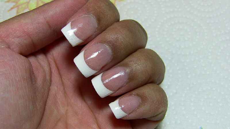 What is better for your nails gel or dip
