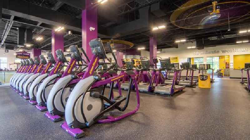 What is Planet Fitness employee dress code
