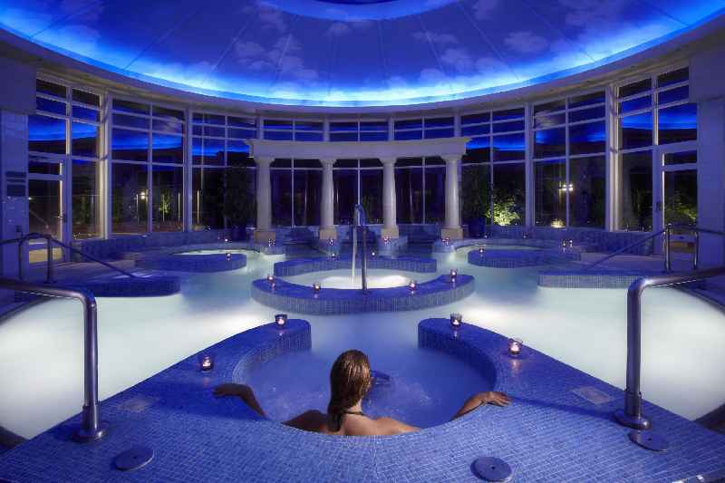 What is thalassotherapy pool treatment