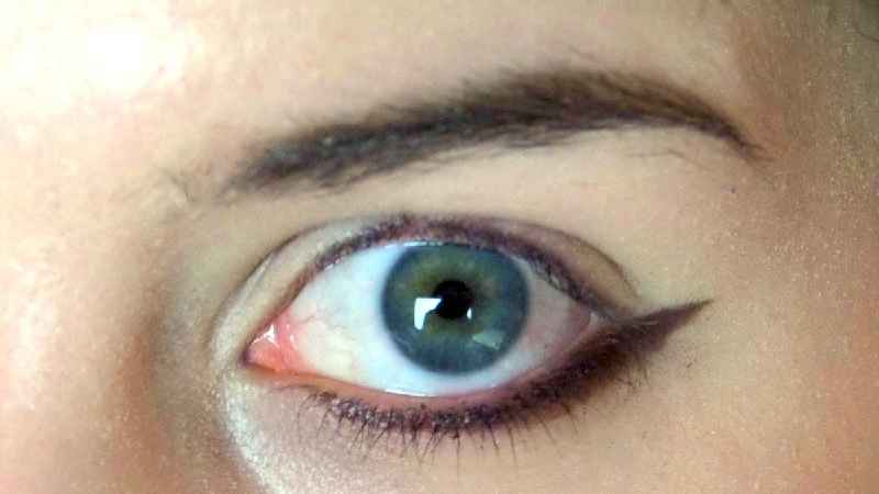 What is the best natural way to remove eye makeup