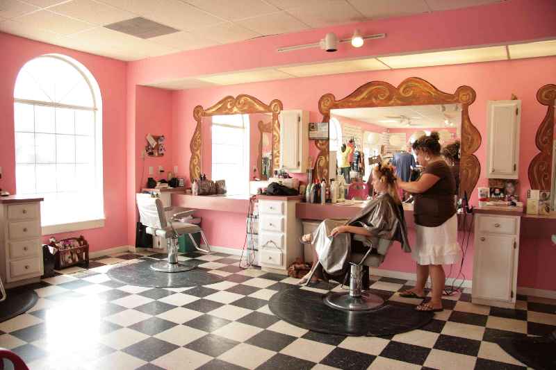 What is the difference between salon and beauty salon