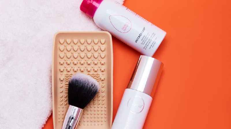 What is the easiest way to clean a makeup brush and sponge