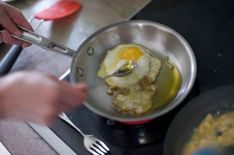 What is the healthiest way to eat eggs