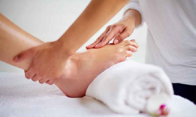 What is the proper amount to tip a massage therapist