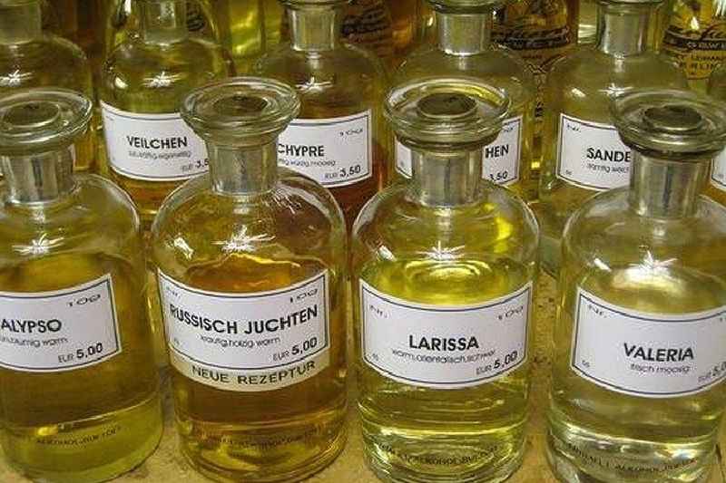 What kind of oil is used in fragrance oil