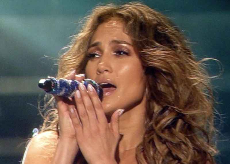What kind of perfume does Jennifer Lopez wear