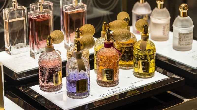 What makes perfume smell last longer