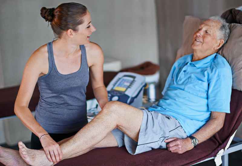 What's the difference between a massage therapist and a physical therapist