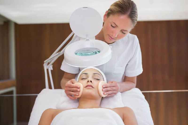 What's the difference between esthetician and medical esthetician