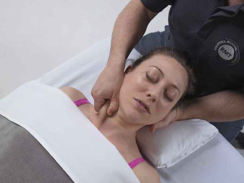 What's the difference between massage therapist and masseuse