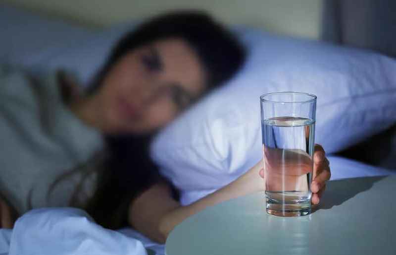 What should I drink before bed to detox