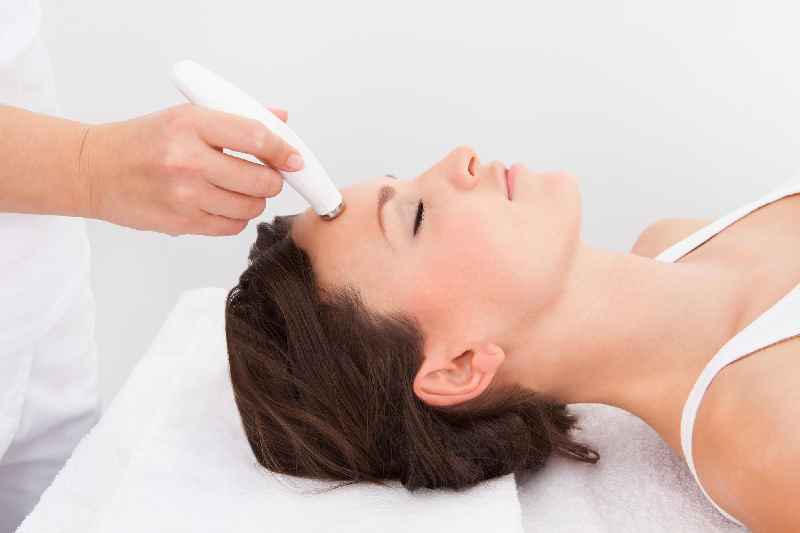Which is better chemical peel or microdermabrasion