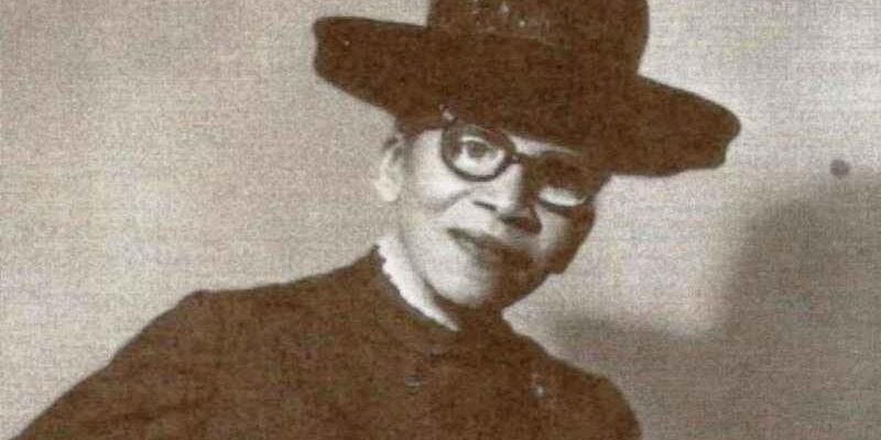 Who was the first famous black fashion designer