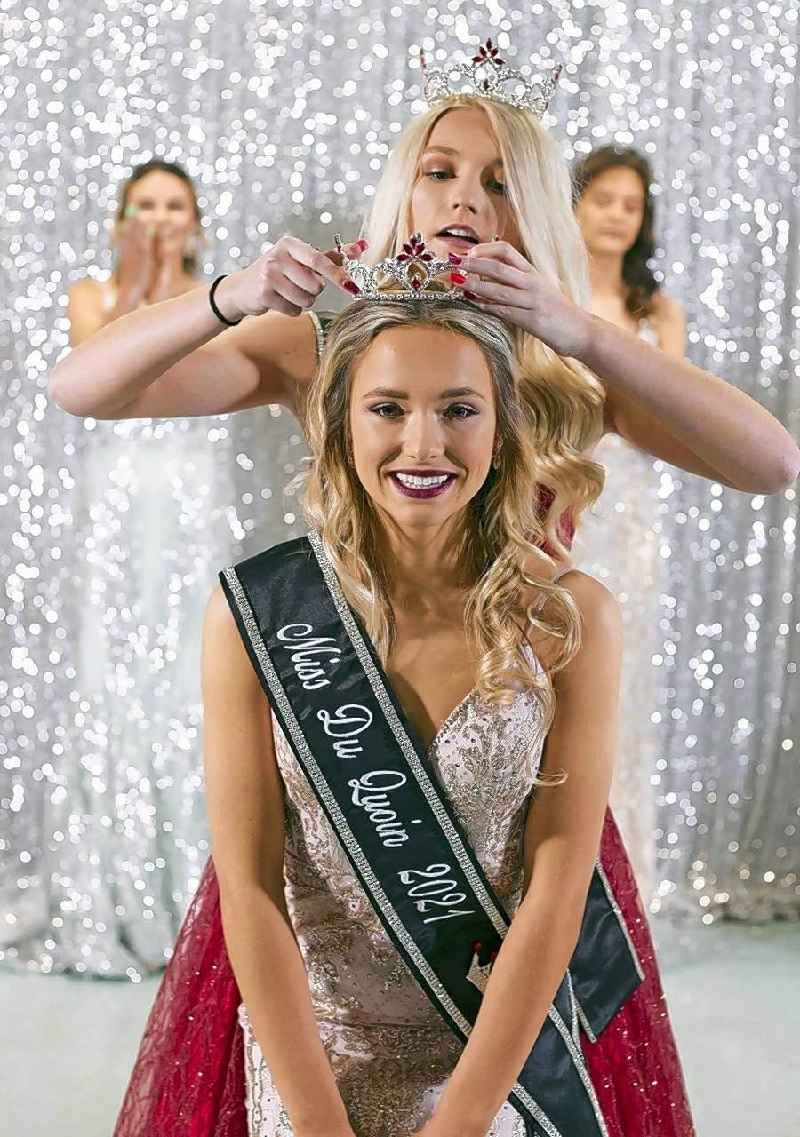 Who won the beauty pageant 2021